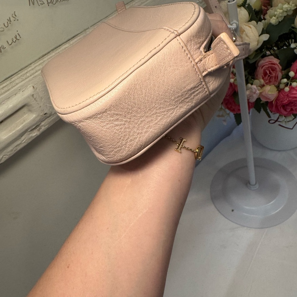 Balenciaga Pink Crossbody Bag with Minimalist Design - Picture 7 of 11